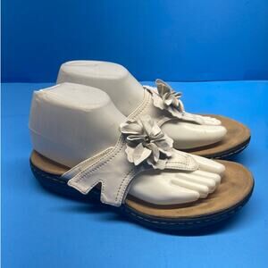 White Clark's Thonged Flowered Comfort Sandals  Size 7 M Floral